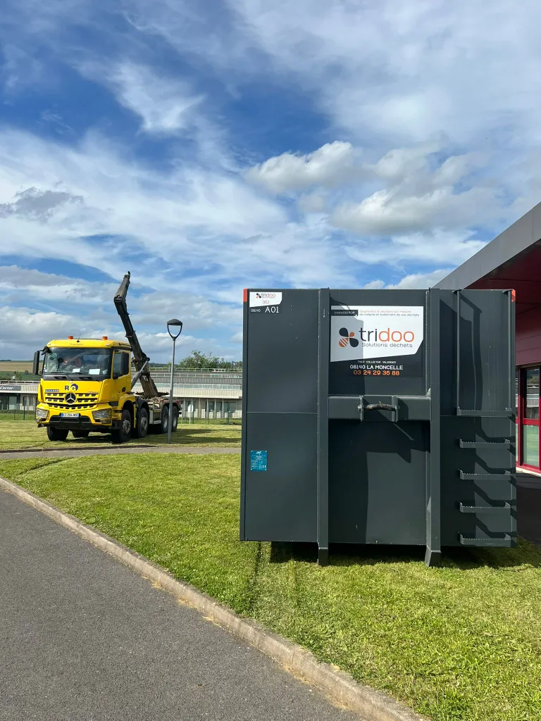 Dépose d'une benne 354